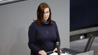 Kathrin Henneberger in der 77. Sitzung des Deutschen Bundestages im Reichstagsgebäude. Berlin, 16.12.2022 *** Kathrin Henneberger at the 77 session of the German Bundestag in the Reichstag building Berlin, 16 12 2022. Foto:xJ.xMWx/xFuturexImage