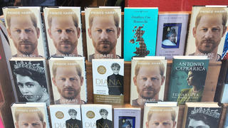 Prinz Harrys brisante Autobiographie in Buchhandlungen in Italien. Die englische Ausgabe knackte am Veröffentlichungstag bereits Rekorde.