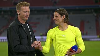  27.08.2022, Fussball 1. Bundesliga 2022/2023, 04.Spieltag, FC Bayern München - Borussia Mönchengladbach, in der Allianz-Arena München. Trainer Julian Nagelsmann li,FC Bayern München shakehands nach dem Spiel mit dem Torwart Yann Sommer Borussia Mönchengladbach, der das Spiel heute mit entschieden hat ***DFL and DFB regulations prohibit any use of photographs as image sequences and/or quasi-video.*** *** 27 08 2022, Football 1 Bundesliga 2022 2023, 04 matchday, FC Bayern Munich Borussia Mönchengladbach, at Allianz Arena Munich coach Julian Nagelsmann li,FC Bayern Munich shakehands after the match with goalkeeper Yann Sommer Borussia Mönchengladbach , who helped decide the match today DFL and DFB regulations prohibit any use of photographs as image sequences and or quasi video