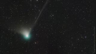 HANDOUT - 19.12.2022, ---: Das Bild zeigt den Kometen C/2022 E3 (ZTF). Der Komet kommt nur alle rund 50 000 Jahre vorbei und könnte in den kommenden Tagen mit bloßem Auge am Nachthimmel zu sehen sein. (zu dpa "Komet fliegt zu seltenem Rendezvous an Erde vorbei") Foto: Dan Bartlett/Dan Bartlett /dpa - ACHTUNG: Nur zur redaktionellen Verwendung im Zusammenhang mit der aktuellen Berichterstattung und nur mit vollständiger Nennung des vorstehenden Credits +++ dpa-Bildfunk +++