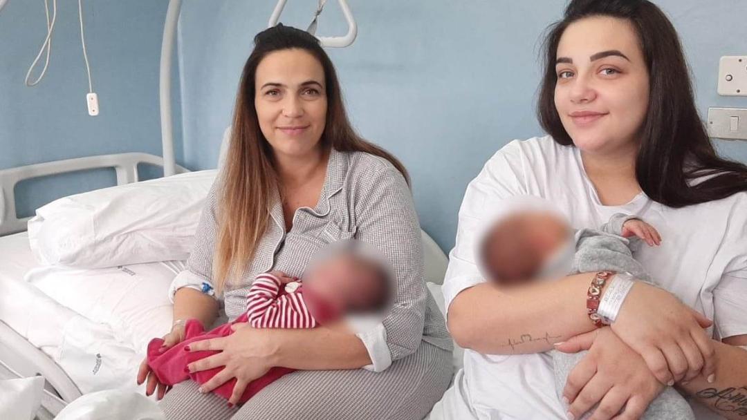 Italien: Mutter und Tochter entbinden fast zeitgleich spontan