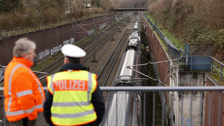In der Nähe des Bahnhofes Wiesloch-Walldorf (Baden-Württemberg) kam es am Sonntagabend zu einem tödlichen Unfall.