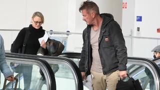 SONDERKONDITIONEN: MINDESTHONORAR: Los Angeles, CA - *EXCLUSIVE* *Web Embargo until 2:00 pm ET on January 16, 2023** Sean Penn & Robin Wright are seen together for the first time in years and only a few months after Robin Wright filed for divorce from husband, Clément Giraudet. The pair were spotted together for the first time in years on Friday as they made their way through LAX. Penn and Wright, began dating in 1989 shortly after his split from MADONNA and were married in 1996 and divorced in 2010. The pair are parents to Dylan and Hopper. Wright filed for Divorce in September of 2022 from Giraudet and Penn recently divorced his ex-wife, Leila George in April of 2022. Could the two be rekindling their love?Pictured: Sean Penn, Robin WrightBACKGRID USA 16 JANUARY 2023 BYLINE MUST READ: LionsShareNews / BACKGRID