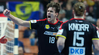 Deutschlands Spieler Julian Köster jubelt beim Hauptrundenspiel der Handball-WM 2023 gegen die Niederlande
