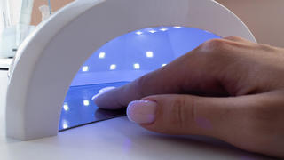 Von UV-Licht in Aushärtungslampen geht ein Krebsrisiko aus, so eine neue Studie.