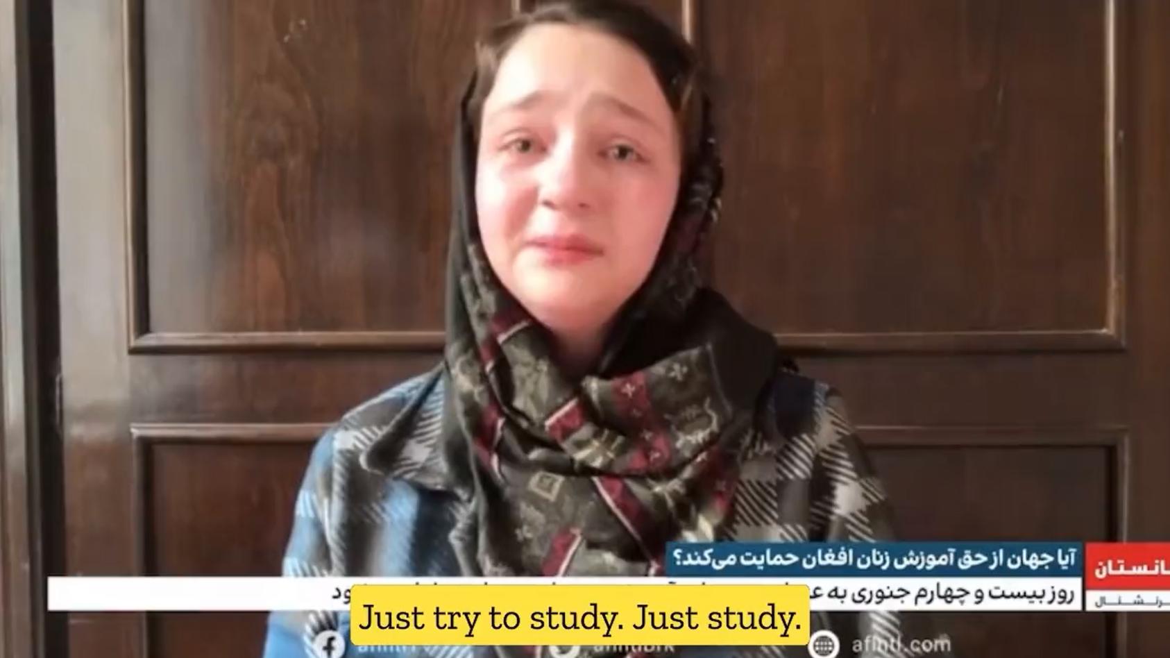 Sumaya weint verzweifelte Tränen in einem auf Twitter veröffentlichten Video.
