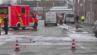 Der Fahrer des LKW übersah das Opfer offenbar beim Abbiegen.