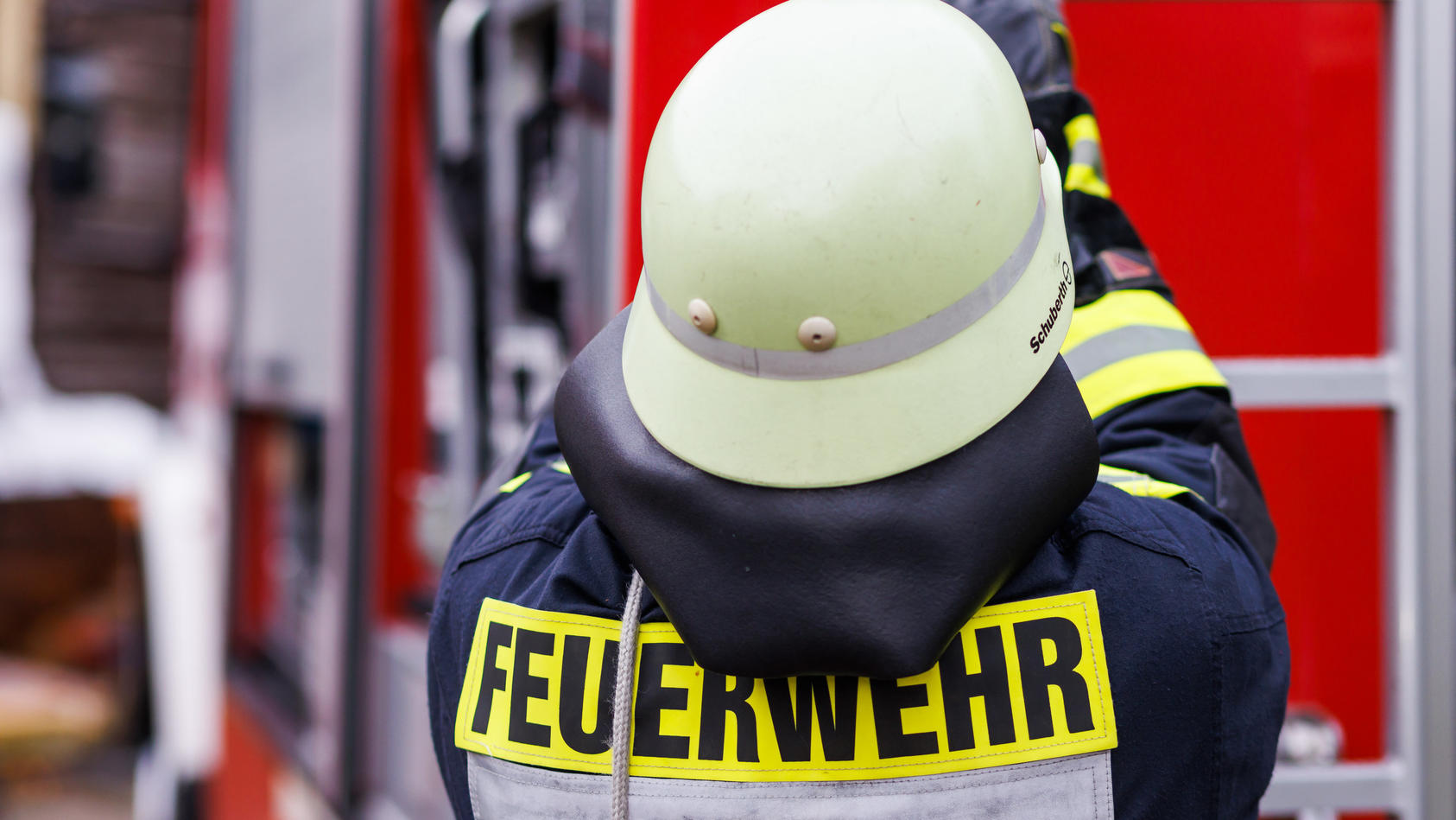 in-der-nacht-zum-donnerstag-0106-ist-in-einem-einfamilienhaus-in-biebergemund-kassel-ein-feuer-ausgebrochen-der-66-jahrige-bewohner-blieb-unverletzt-das-haus-ist-bis-auf-die-mauern-niedergebrannt-symbolbild