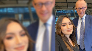 Links auf dem Foto ist Betül Akmar zu sehen. Sie arbeitet Mittelstands- und Wirtschaftsunion und will zum Song-Contest. Auf dem Selfie ist sie mit CDU-Chef Friedrich Merz zu sehen