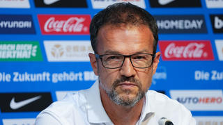 ARCHIV - 20.06.2022, Berlin: Fußball: Bundesliga, Hertha BSC, Pressekonferenz. Fredi Bobic, Sport-Geschäftsführer von Hertha BSC zu den Verhandlungen mit dem möglichen Investor 777 Partners (zu dpa: «Bobic: Kein schneller Vollzug mit neuem Investor - «Klappe halten»») Foto: Soeren Stache/dpa +++ dpa-Bildfunk +++