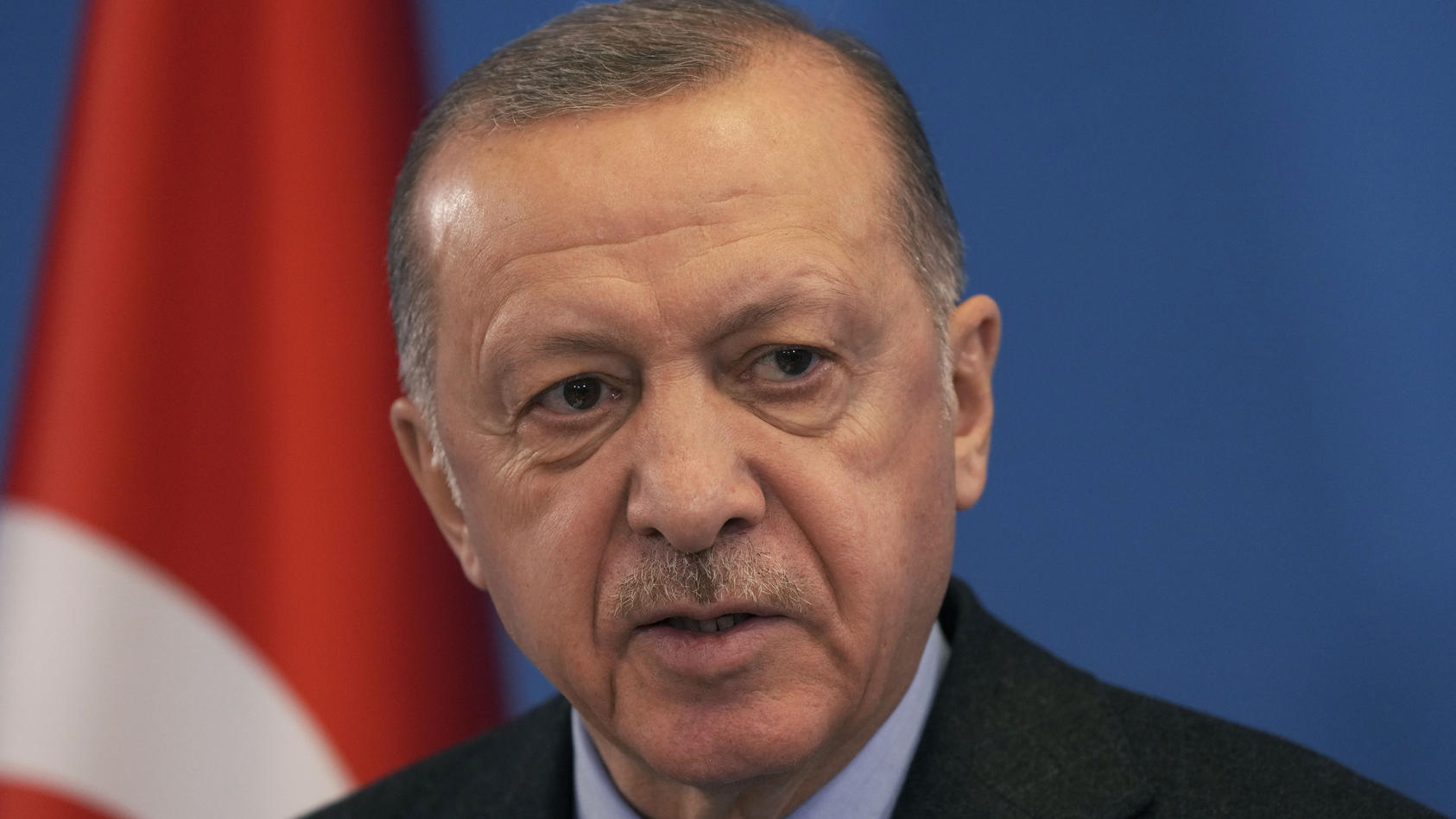 ARCHIV - 24.03.2022, Belgien, Brüssel: Recep Tayyip Erdogan, Präsident der Türkei, nimmt an einer Pressekonferenz nach dem Nato Sondergipfel im Nato Hauptquartier teil. (zu dpa "Erdogan wütet gegen Schweden - auch mit Blick auf Wiederwahl") Foto: Mar