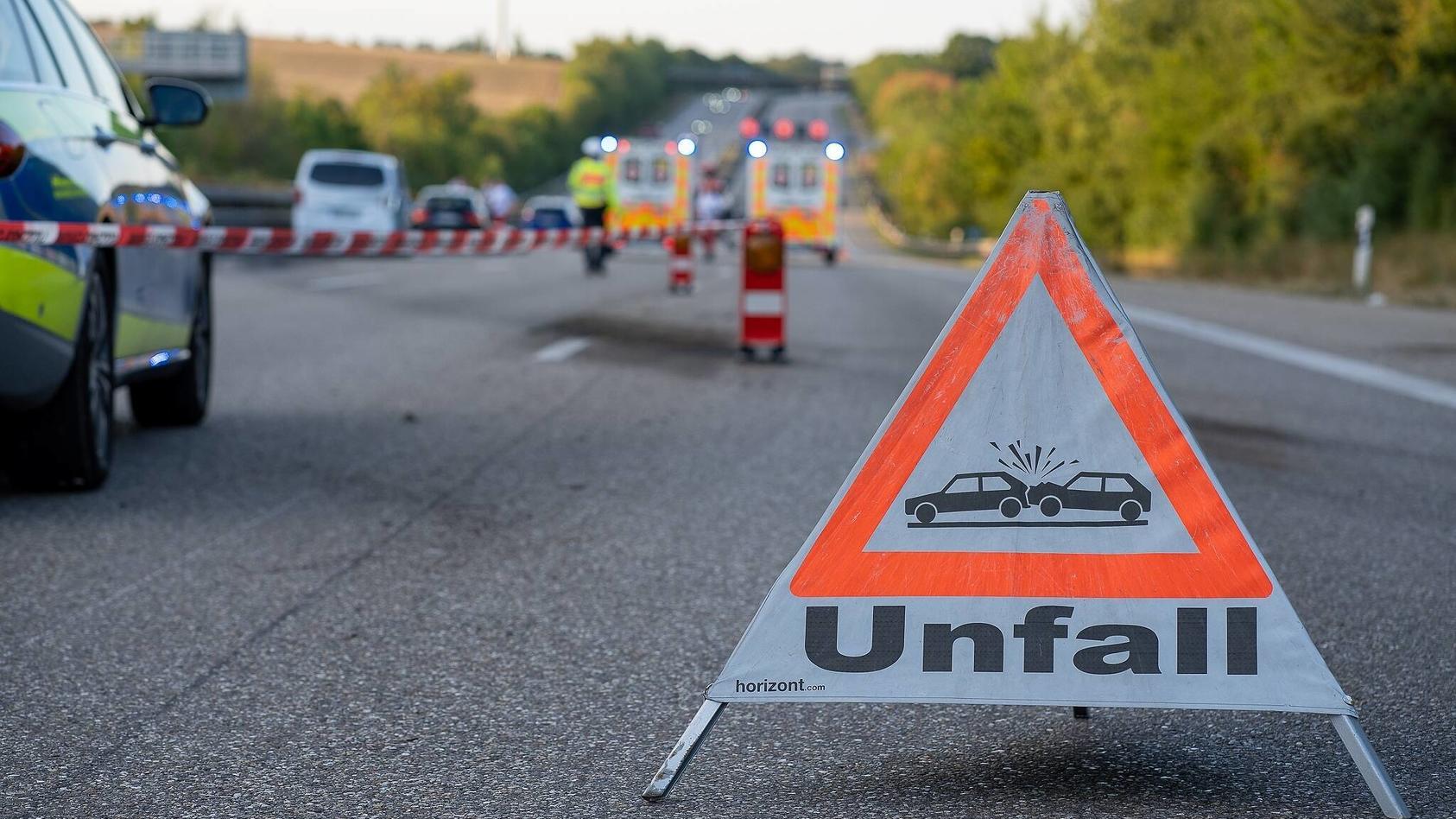 Die Polizei sucht nach dem tödlichen Unfall nach einem Citroën (Symbolbild).