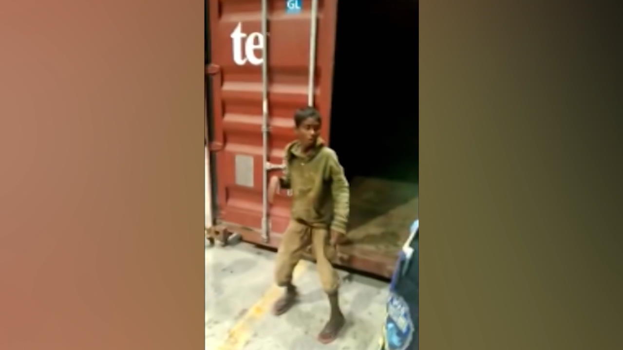 Beim Verstecken eingeschlafen - Junge reist sechs Tage in Container