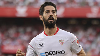 FILE - Sevilla's Isco Alarcon during a Spanish La Liga soccer match between Sevilla and Rayo Vallecano at the Ramon Sanchez-Pizjuan stadium in Sevilla, Spain, Oct. 29, 2022. Former Real Madrid star Isco Alarconâ€™s surpise move to Union Berlin was called off just before completion Tuesday, Jan. 31, 2023 with club and player representatives each accusing the other of collapsing the deal. (AP Photo/Jose Luis Contreras Navarro, File)