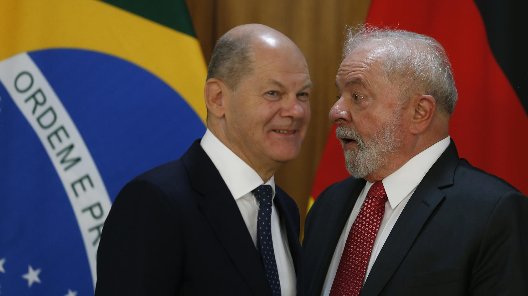 (230131) -- BRASILIA, Jan. 31, 2023 (action press/Xinhua) -- Brazilian President Luiz Inacio Lula da Silva (R) and German Chancellor Olaf Scholz attend a press conference in Brasilia, Brazil, Jan. 30, 2023. (Photo by Lucio Tavora/action press/Xinhua)