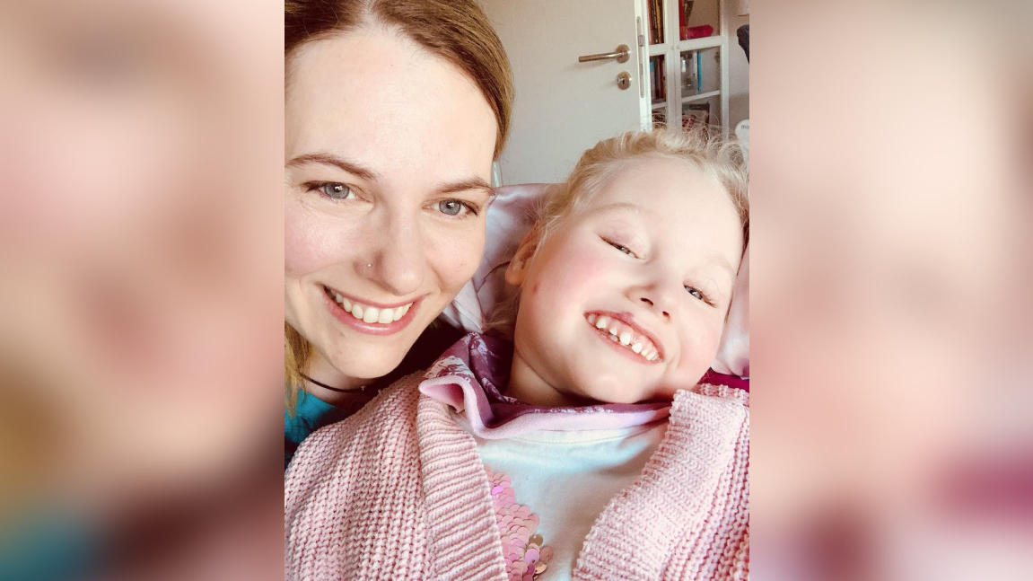 Mama Janina Kaufmann und ihre kleine Tochter Leni Sophie.