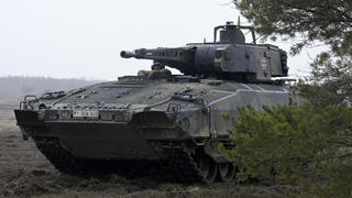 Der SchÃ¼tzenpanzer Puma bei SchieÃŸÃ¼bungen anlÃ¤sslich des ersten Truppenbesuchs vom Bundesminister der Verteidigung Boris Pistorius auf dem TruppenÃ¼bungsplatz Altengrabow. MÃ¶ckern, 26.01.2023 *** The infantry fighting vehicle Puma during firing exercises on the occasion of the first visit of the Federal Minister of Defense Boris Pistorius to the military training area Altengrabow MÃ¶ckern, 26 01 2023 Foto:xF.xKernx/xFuturexImage