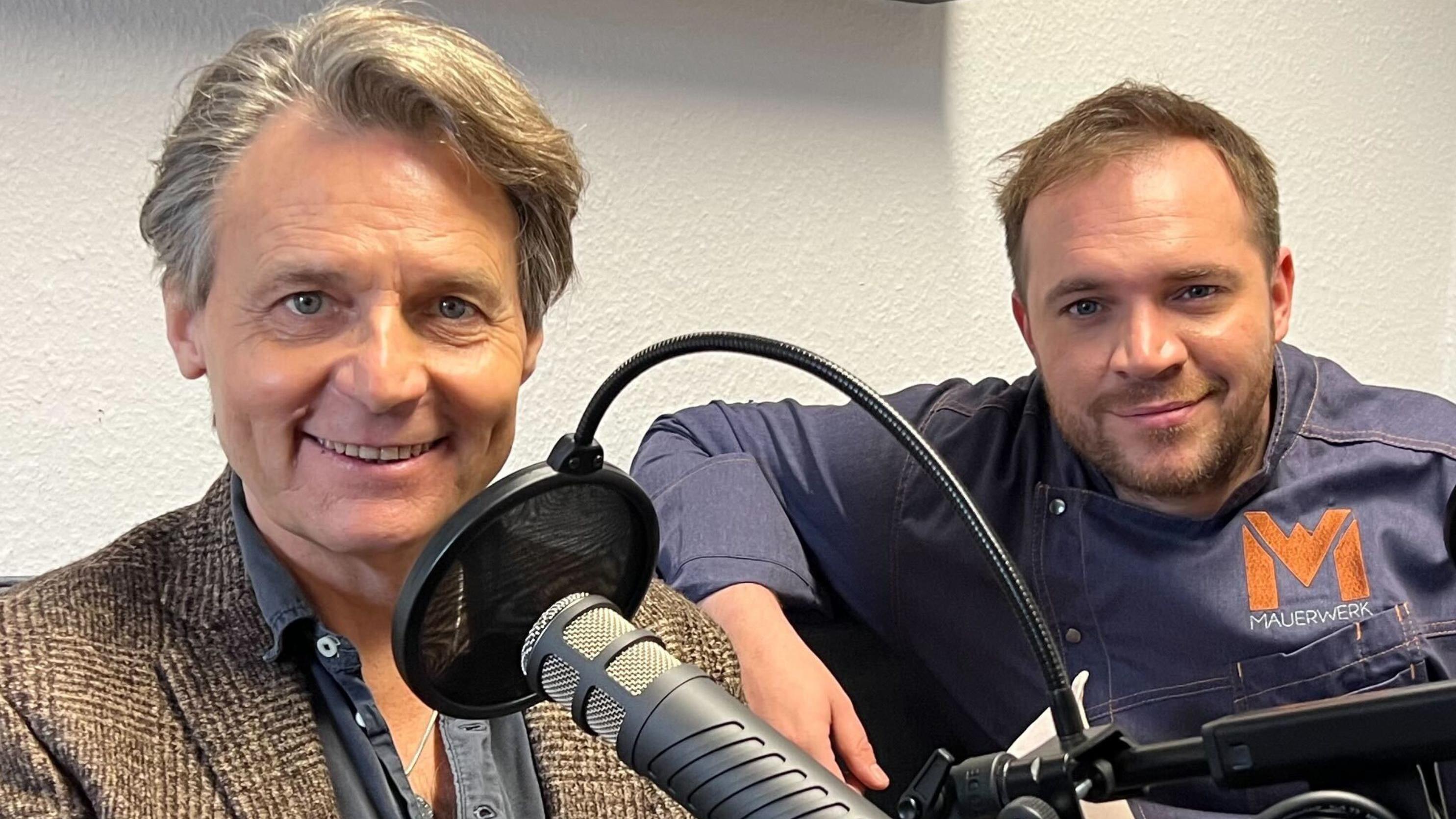 In einer neuen GZSZ-Podcast-Folge sind Wolfgang Bahro und Patrick Heinrich zu Gast. 