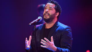 HANDOUT - 24.07.2021, -: Adel Tawil, deutscher Popsänger, tritt in der Sendung "Deutschland hilft. Die Sat.1-Spendengala" auf, die live am Samstag, 24.07.2021 um 20:15 Uhr in Sat.1 ausgestrahlt wird. Die Einnahmen gehen an die Betroffenen der Hochwasser-Katastrophe. Foto: Willi Weber/Sat.1/dpa - ACHTUNG: Nur zur redaktionellen Verwendung im Zusammenhang mit der Berichterstattung über ·Deutschland hilft. Die SAT.1-Spendengala· in SAT.1 und mit vollständiger Urhebernennung: Foto: © SAT.1/Willi Weber. Nutzung der Bilder ist auf 2 Wochen nach Ausstrahlung begrenzt. Das Foto darf nicht verändert und nur im vollen Ausschnitt verwendet werden. Nicht für EPG. Keine Archivierung. Verbindung/Einfügen/Anfügen von Werbung nicht gestattet. +++ dpa-Bildfunk +++