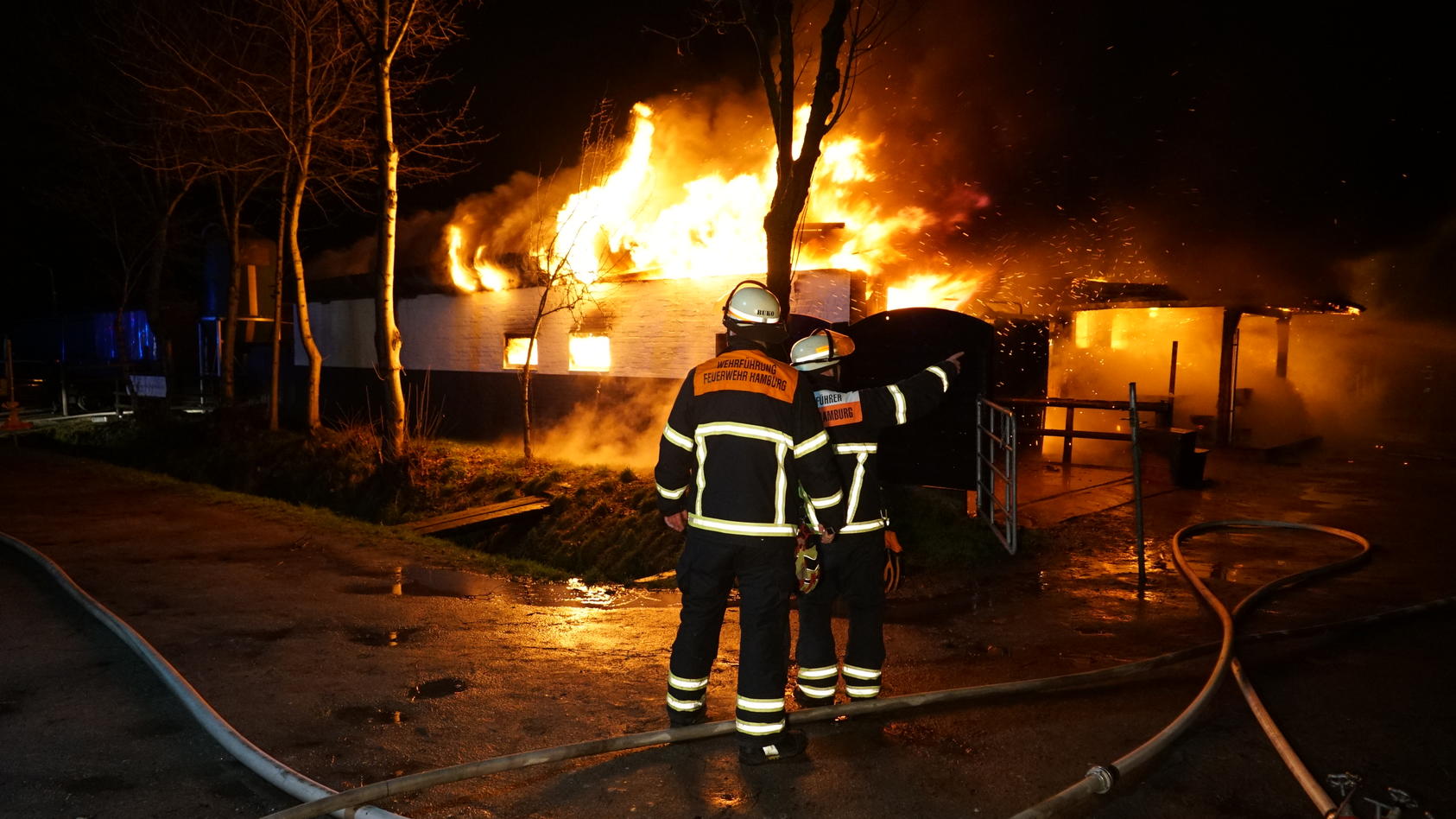 Brand auf einem Pferdehof in Hamburg-Rahlstedt / 020223