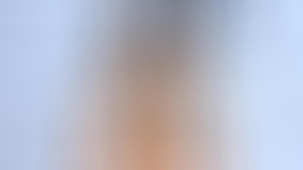 Urlaubsschnappschuss: Moderatorin Lola Weippert sonnt sich oben ohne