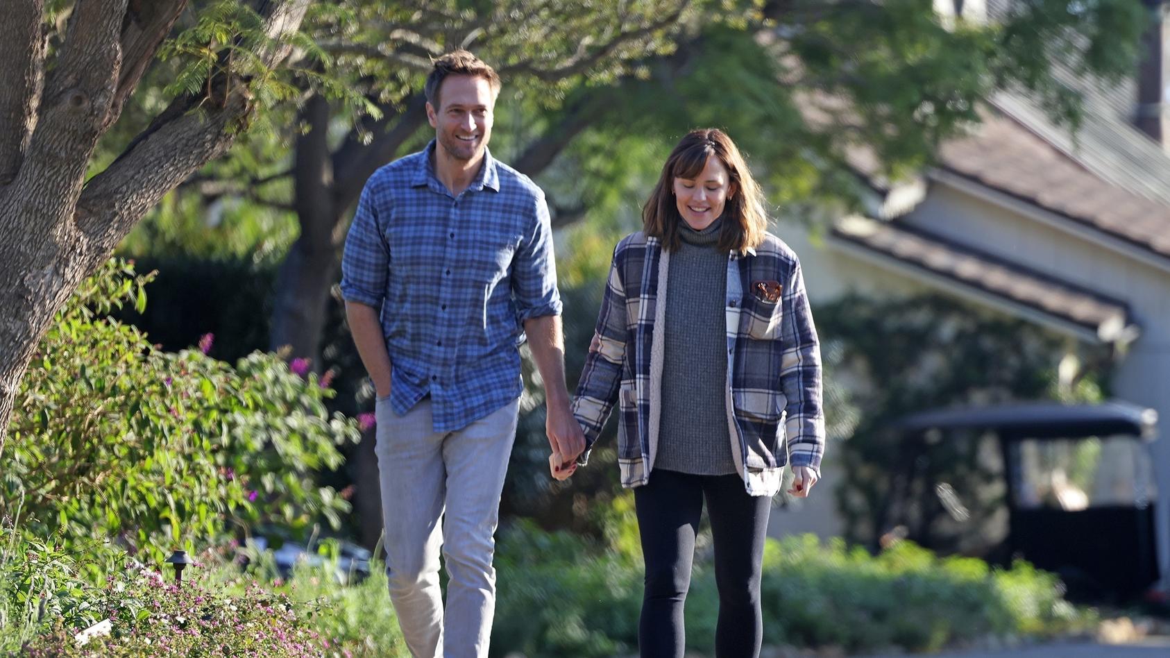 Jennifer Garner und ihr Partner John Miller zeigen sich Hand in Hand