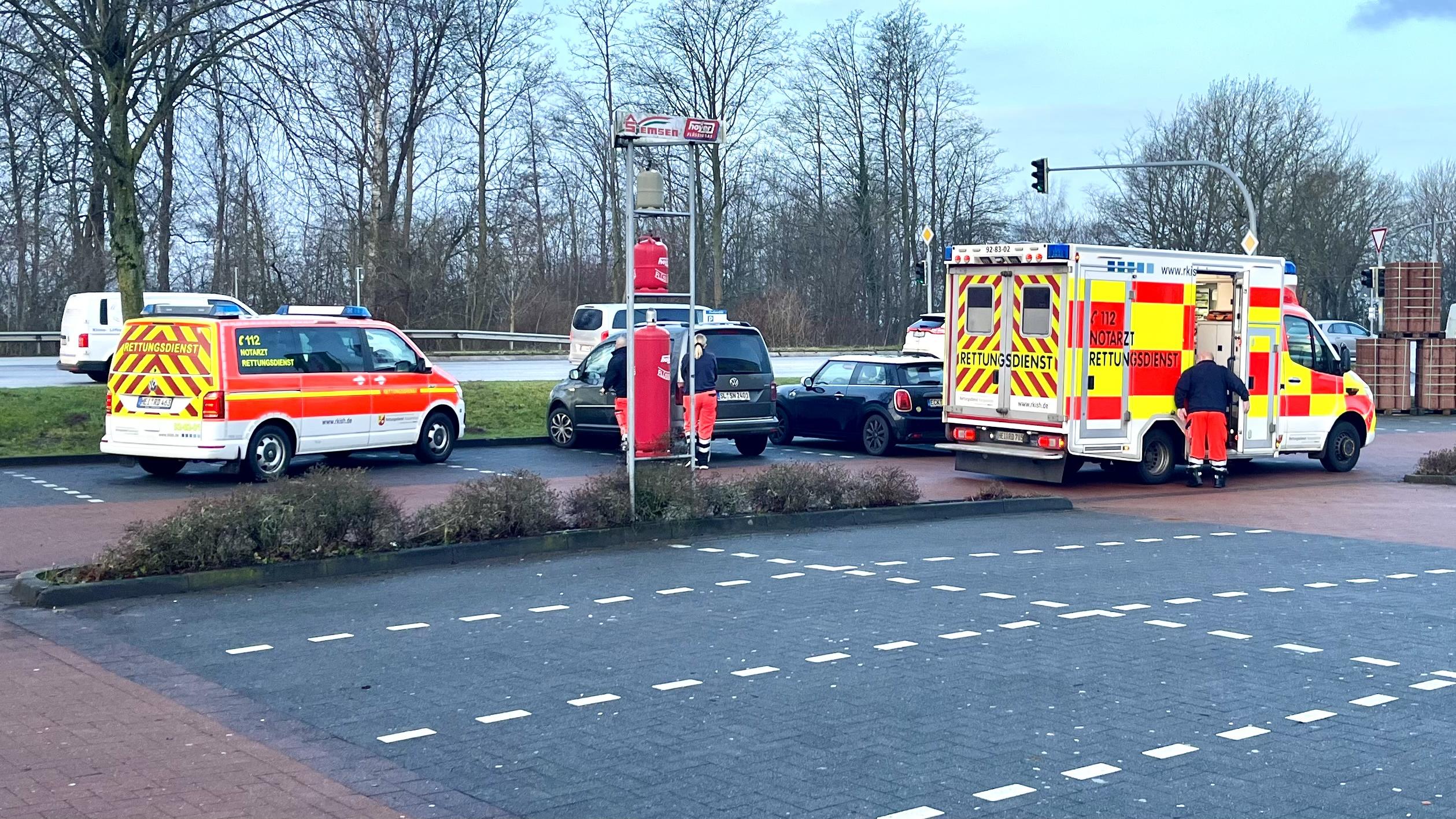 Der "Storchenparkplatz" vor dem Baumarkt in Eckernförde.