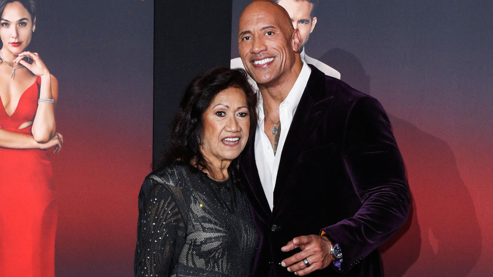 Dwayne Johnson muss sich vorerst um seine Mutter kümmern.