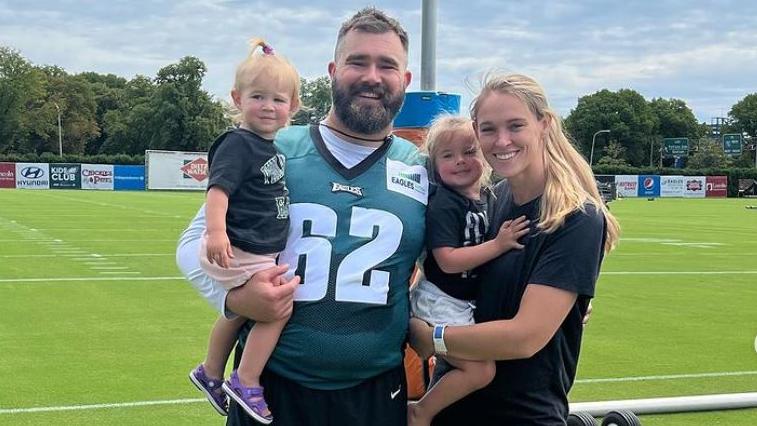 Jason Kelce und seine Frau Kylie erwarten ihr drittes Töchterchen