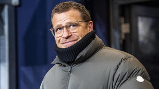 FuÃŸball: 1. Liga, Saison 2022/2023, 17. Spieltag, FC Schalke 04 - RB Leipzig am 24.01.2023 in der Veltins-Arena in Gelsenkirchen. Leipzigs Sportdirektor Max Eberl betritt das Stadion. DFL REGULATIONS PROHIBIT ANY USE OF PHOTOGRAPHS AS IMAGE SEQUENCES AND/OR QUASI-VIDEO. *** Soccer 1 Liga, season 2022 2023, 17 matchday, FC Schalke 04 RB Leipzig on 24 01 2023 at the Veltins Arena in Gelsenkirchen Leipzigs sports director Max Eberl enters the stadium DFL REGULATES PROHIBIT ANY USE OF PHOTOGRAPHS AS IMAGE SEQUENCES AND OR QUASI VIDEO Copyright: xDavidxInderliedx