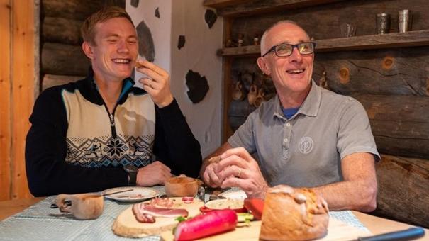 Benedikt Doll und sein Vater verbindet auch die gemeinsame Liebe zum Essen.