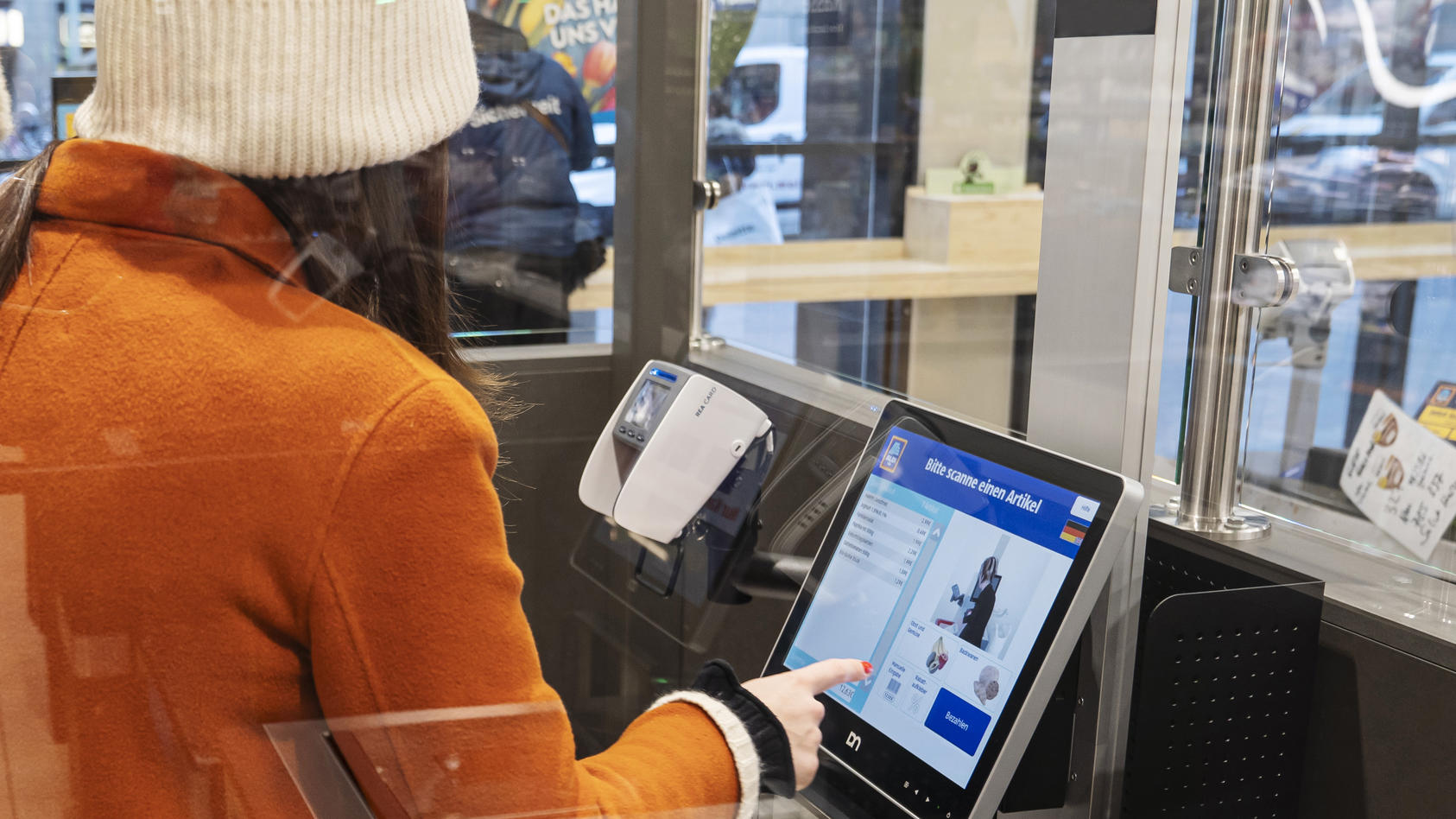 Neue Kassenzone mit "Self-Checkout" bei Aldi Süd.