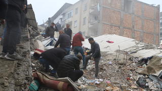 February 6, 2023, Hatay, TÃ¼rkiye: Collapsed buildings at Cay district of Iskenderun city in Hatay, south of Turkey. A powerful earthquake has hit a wide area in eastern and south-eastern Turkey, near the Syrian border, killing more than 2000 people and trapping many others. (Credit Image: © Efekan Akyuz/Depo Photos via ZUMA Press Wire) / action press