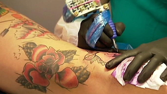 tattoos-auf-mannerhaut-kommen-besser-an