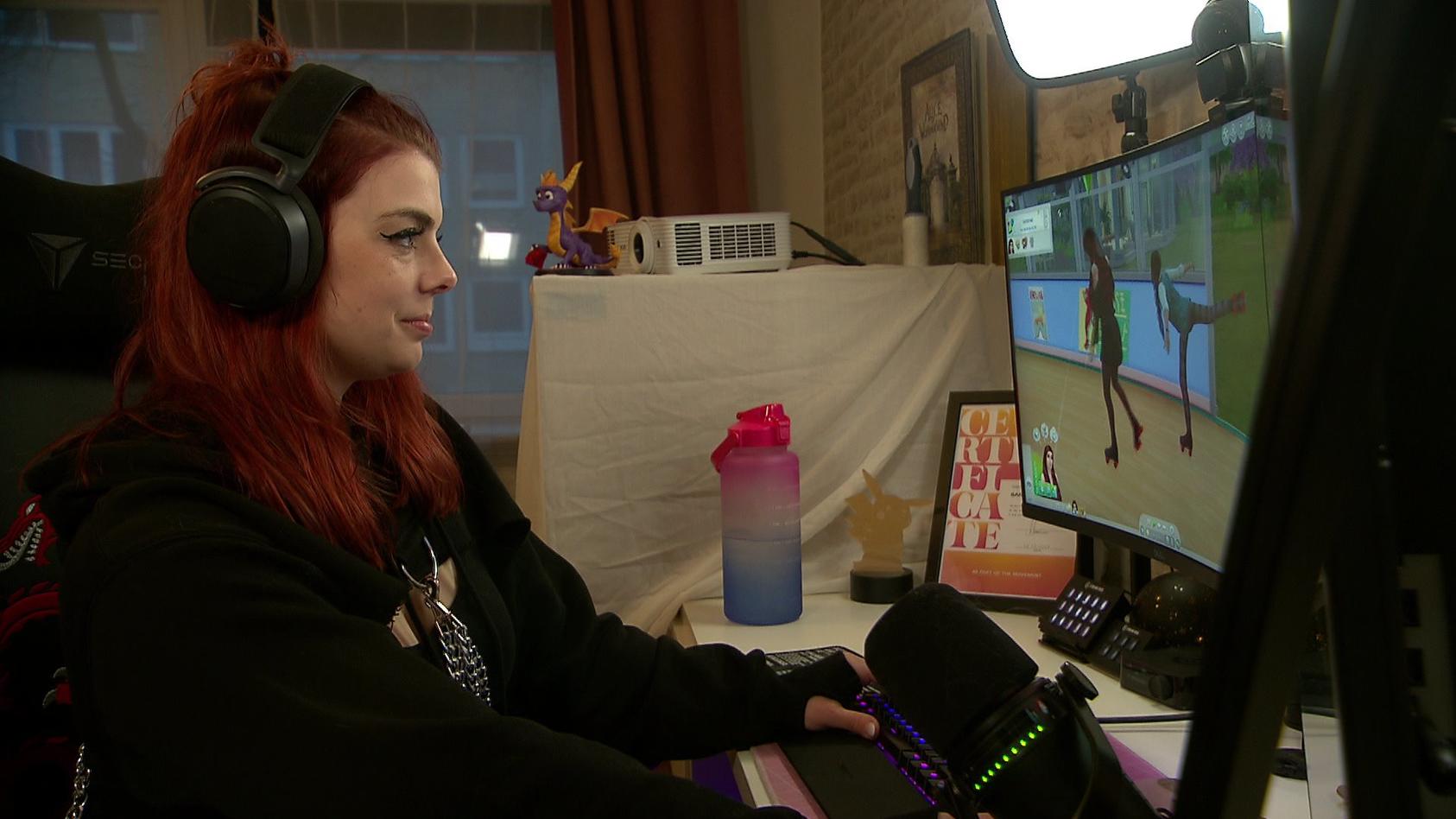 Sandra streamt unter anderem das Spiel Sims und redet dabei offen über mentale Gesundheit.