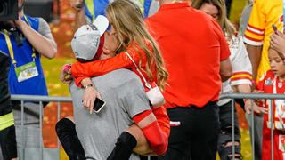 February 2, 2020, Miami Gardens, FL, USA: MIAMI GARDENS, FL - FEBRUARY 02: Kansas City Chiefs quarterback Patrick Mahomes 15 celebrates with girlfriend and high school sweetheart Brittany Matthews after game action during the Super Bowl LIV game between the Kansas City Chiefs and the San Francisco 49ers on February 2, 2020 at Hard Rock Stadium, in Miami Gardens, FL.  /Icon Sportswire Miami Gardens USA - ZUMAi88_ 20200202_zaf_i88_1052 Copyright: xRobinxAlamx