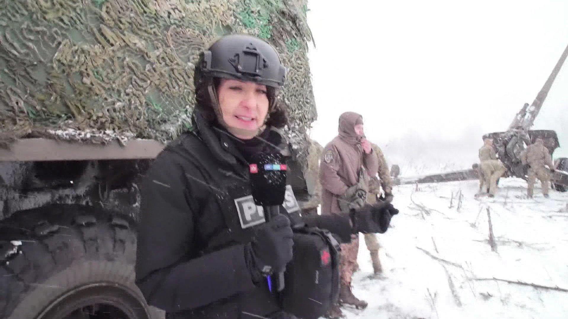 RTL-Reporterin Kavita Sharma begleitet Soldaten in der Nähe der umkämpften Stadt Bachmut.
