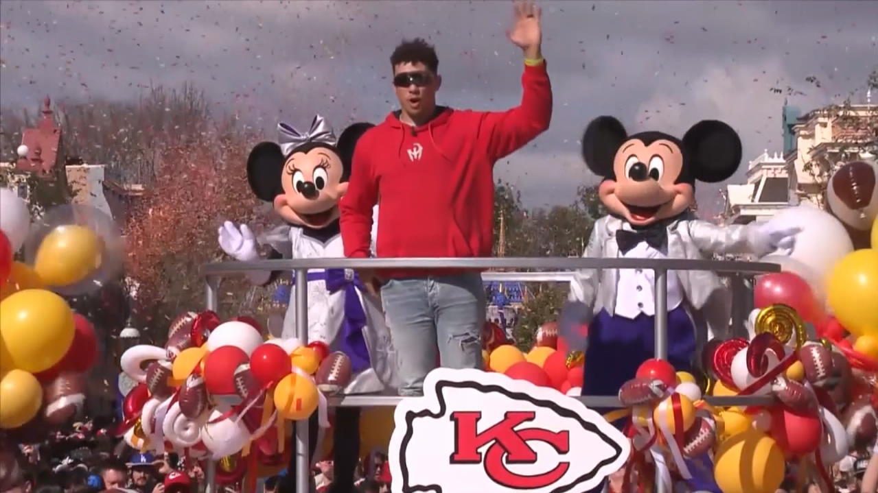 Wie im NFLMärchen Patrick Mahomes feiert Super BowlTriumph mit Micky