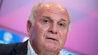 ARCHIV - 30.08.2019, Bayern, München: Uli Hoeneß, Ehrenpräsident des FC Bayern München. Hoeneß äußert sich zu Bayern-Torwart Manuel Neuer. (zu dpa: «Hoeneß: «Keine unüberbrückbaren Differenzen» zwischen FCB und Neuer») Foto: Sven Hoppe/dpa +++ dpa-Bildfunk +++