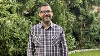 Kai ist sportlich, aber schüchtern. Zusammen mit seinen Eltern sucht der Gesundheitsmanager aus dem Ruhrgebiet eine neue Liebe