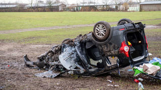 Bei einem schweren Verkehrsunfall an der Grenze zwischen Schleswig-Holstein und Mecklenburg-Vorpommern sind drei Menschen ums Leben gekommen.