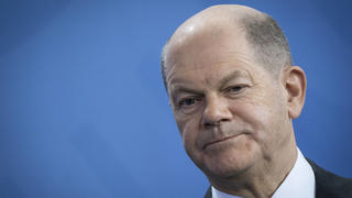 Ãœbergabe Gutachten 2023 der Expertenkommission Forschung und Innovation EFI an den Bundeskanzler Olaf Scholz, BundeskanzlerÃœbergabe Gutachten 2023 der Expertenkommission Forschung und Innovation EFI an den Bundeskanzler Olaf Scholz, Bundeskanzler, Berlin Berlin Deutschland Bundeskanzleramt *** Handover of Report 2023 of the Expert Commission on Research and Innovation EFI to the Federal Chancellor Olaf Scholz, Federal Chancellor Handover of Report 2023 of the Expert Commission on Research and Innovation EFI to the Federal Chancellor Olaf Scholz, Federal Chancellor, Berlin Berlin Germany Federal Chancellery