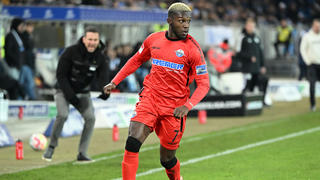 Fußball: 2. Bundesliga, Karlsruher SC - SC Paderborn 07, 18. Spieltag, im BBBank Wildpark. Der Paderborner Richmond Tachie.