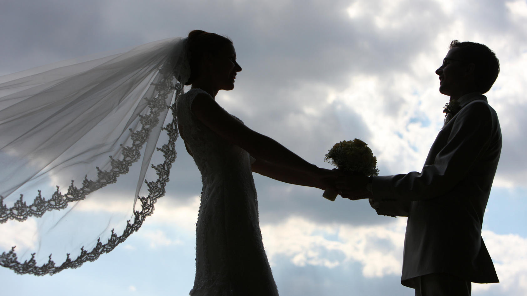 Bräutigam Am Tag Seiner Hochzeit Erschossen: Tödliche Freudenschüsse!