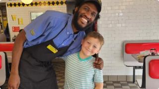 Kayzen (8) sammelt Spenden