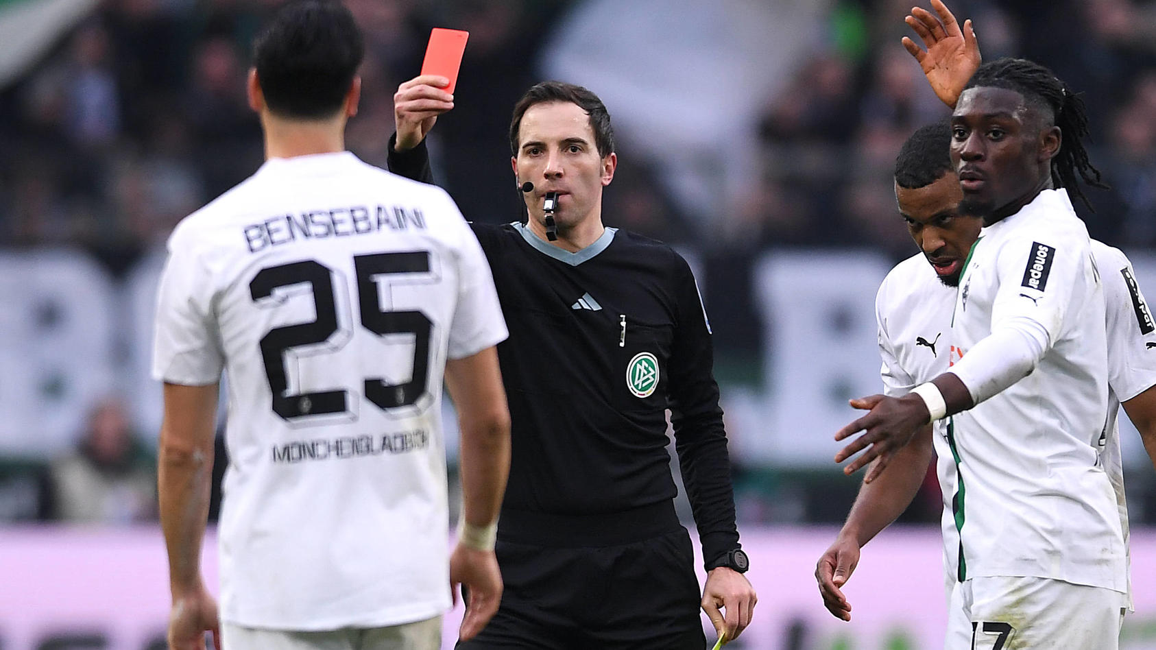 Ramy Bensebaini entgleiste beim Spiel Gladbach gegen Freiburg - dabei war sein Platzverweis völlig berechtigt.