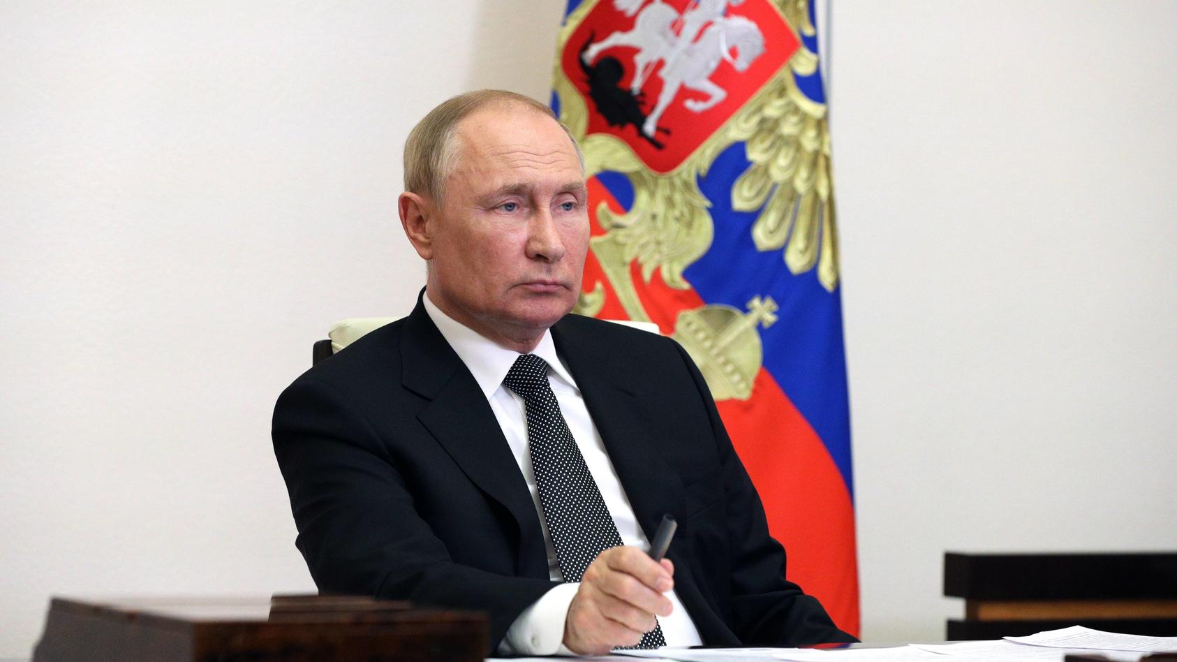 mit-dem-einbruch-des-ol-und-gas-geschafts-bricht-russlands-prasident-die-wichtigste-einnahmequelle-weg