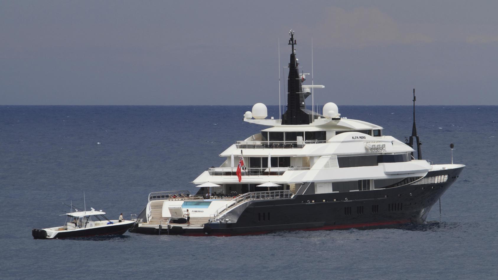 Die Jacht "Alfa Nero" 2011 an der Côte d'Azur