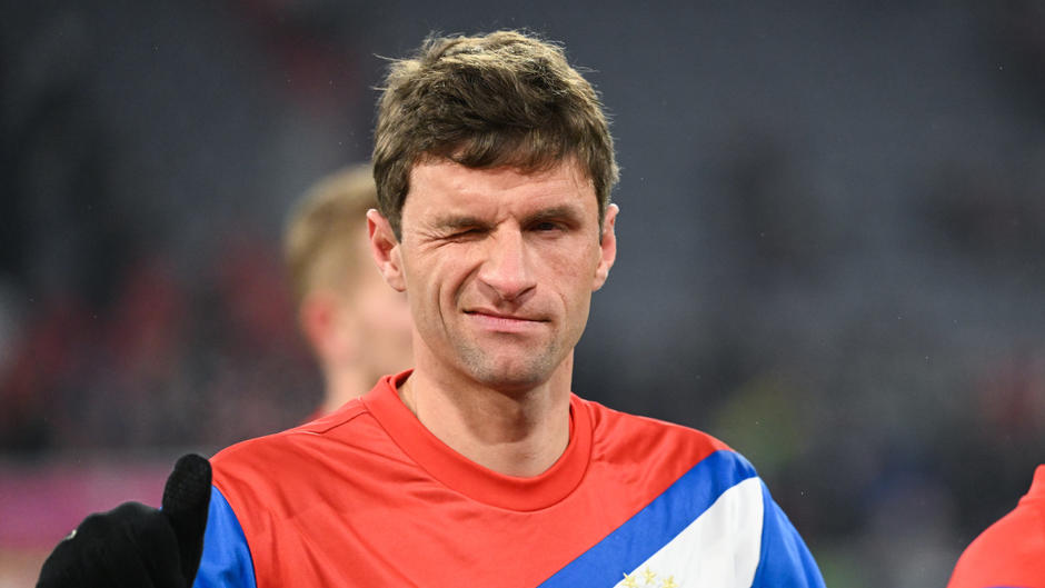 Nach Gala gegen PSG in der Champions League Hier zeigt Thomas Müller seine nackte Bayern Brust