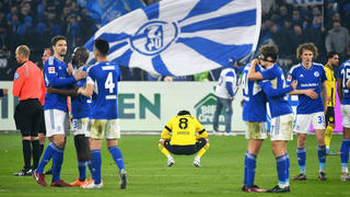Fussball, Bundesliga, Deutschland, Herren, Saison 2022/2023, 24. Spieltag, VELTINS Arena Gelsenkirchen: FC Schalke 04 - Bor. Dortmund 2:2 Mahmoud Dahoud BVB enttÃ¤uscht nach Spielende. EnttÃ¤uschung, Frust, Aktion. DFB/DFL REGULATIONS PROHIBIT ANY USE OF PHOTOGRAPHS AS IMAGE SEQUENCES AND/OR QUASI-VIDEO *** Football, Bundesliga, Germany, Men, Season 2022 2023, 24 Matchday, VELTINS Arena Gelsenkirchen FC Schalke 04 Bor Dortmund 2 2 Mahmoud Dahoud BVB disappointed after end of match disappointment, frustration, action DFB DFL REGULATES PROHIBIT ANY USE OF PHOTOGRAPHS AS IMAGE SEQUENCES AND OR QUASI VIDEO